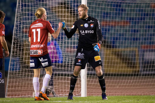 Örgrytes Gustav Ludwigson och målvakt Fredrik Andersson