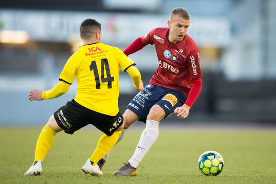 Frejs André Alsanati mot Örgrytes Simon Nilsson