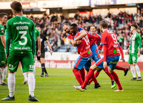 Helsingborgs Mohammed Abubakari jublar med Rasmus Jönsson
