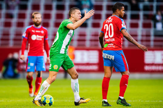 Hammarbys Nikola Djurdjic reagerar mot Helsingborgs