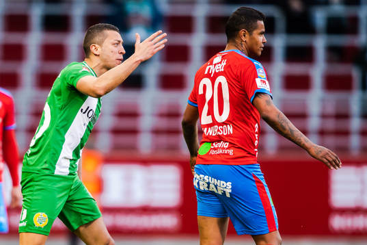 Hammarbys Nikola Djurdjic reagerar mot Helsingborgs