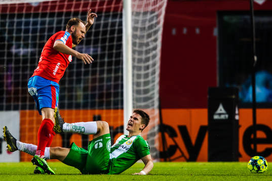 Hammarbys Vidar Örn Kjartansson och Hammarbys Kossounou