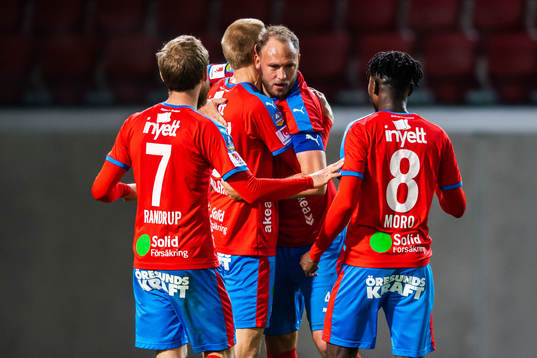 Helsingborgs Andreas Granqvist jublar med lagkamrater