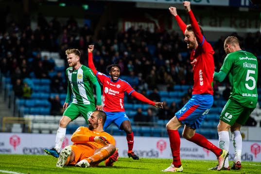 Hammarbys målvakt Gianluca Curci deppar