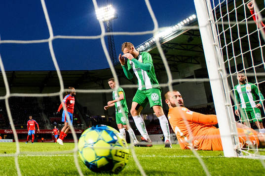 Hammarbys David Fällman och målvakt Gianluca Curci
