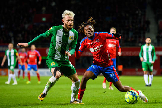 Hammarbys Simon Sandberg och Helsingborgs Kundai Benyu