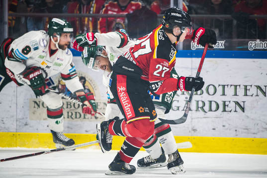 Luleås Nils Lundkvist och Frölundas Mats Rosseli Olsen
