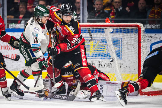 Frölundas Samuel Fagemo och Luleås Oscar Engsund