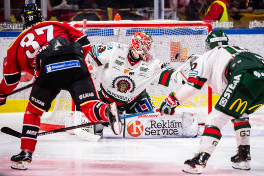 Luleås Isac Lundeström gör 1-5 bakom Frölundas målvakt
