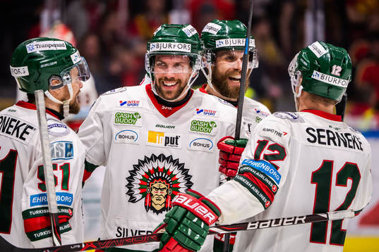 Frölundas Filip Westerlund jublar med lagkamrater