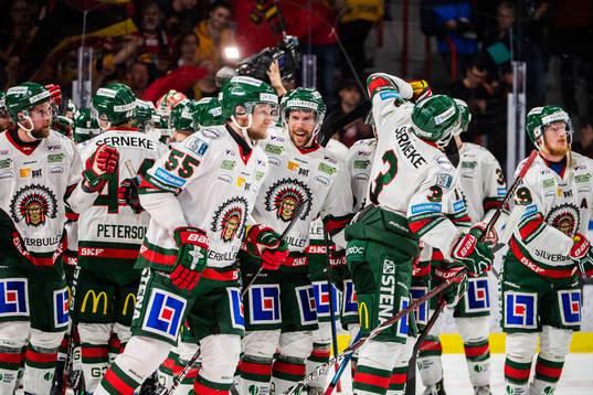 Frölundas spelare jublar