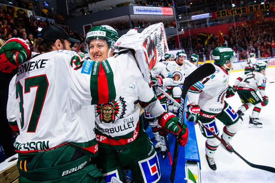 Frölundas Rhett Rakshani och målvakt Johan Gustafsson
