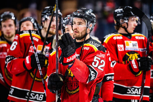 Luleås Karl Fabricius tackar supportrarna