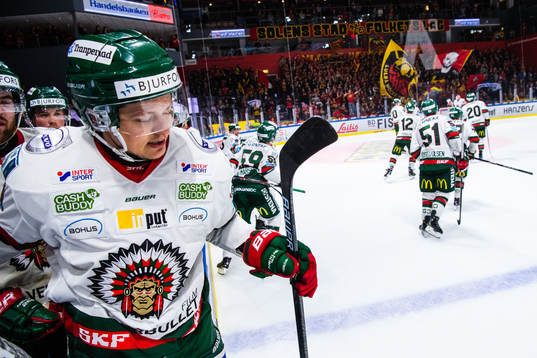 Frölundas spelare jublar