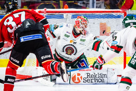 Luleås Isac Lundeström gör 1-5 bakom Frölundas målvakt