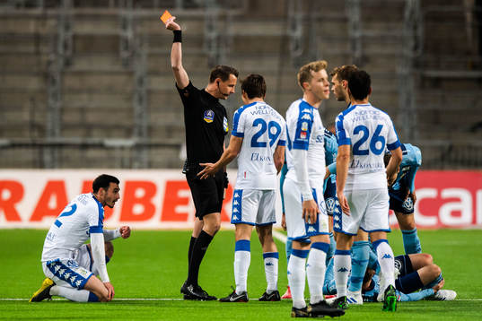 IFK Göteborgs Giorgi Kharaishvili tilldelas en utvisning