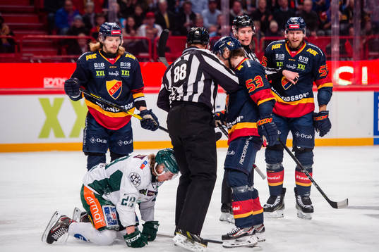 Färjestads Oskar Steen har ont