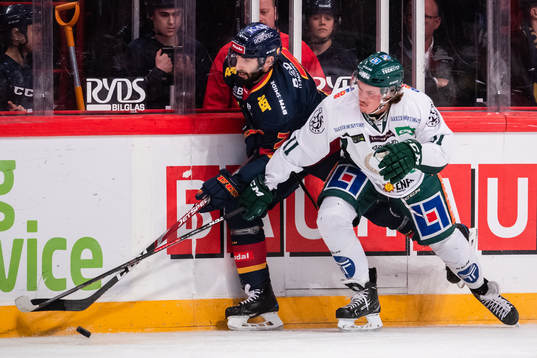 Djurgårdens Jason Garrison och Färjestads Joakim Nygård