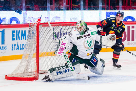 Färjestads målvakt Markus Svensson och Djurgårdens Jakob