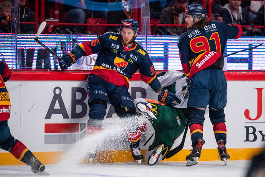 Djurgårdens Robin Norell  och Axel Jonsson Fjällby i en