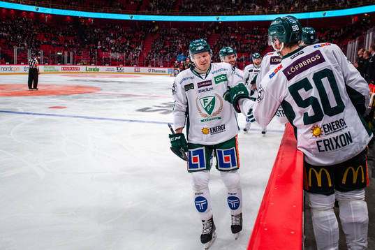Färjestads Daniel Viksten jublar