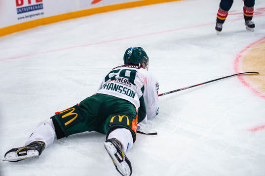 Färjestads Linus Johansson har ont
