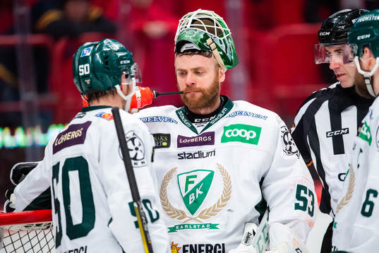 Färjestads målvakt Markus Svensson får energitillskott