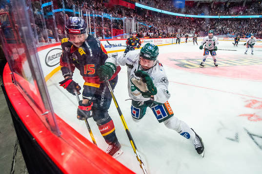 Djurgårdens Jakob Lilja och Färjestads Jens Westin