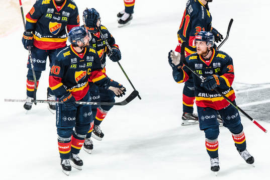 Djurgårdens Dick Axelsson tackar publiken