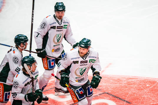 Färjestads Marcus Nilsson jublar med lagkamrater