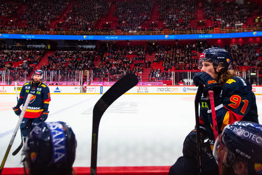 Djurgårdens Dick Axelsson och Axel Jonsson Fjällby deppar