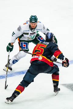 Färjestads Theodor Lennström och Djurgårdens Jakob Lilja
