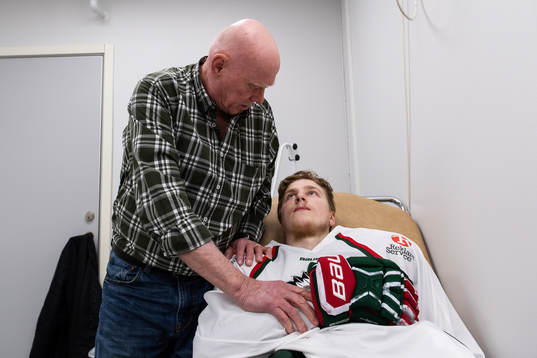 Läkaren Torsten Jonsson och Jacob Moverare