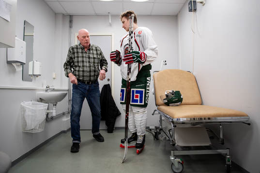 Läkaren Torsten Jonsson och Jacob Moverare