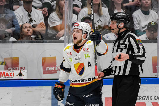 i190418 Djurgårdens Jesper Pettersson blir utvisad