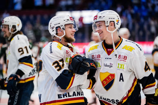 Djurgårdens Jesper Pettersson och Tom Nilsson jublar