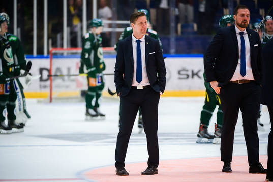 Färjestads tränare Johan Pennerborn deppar