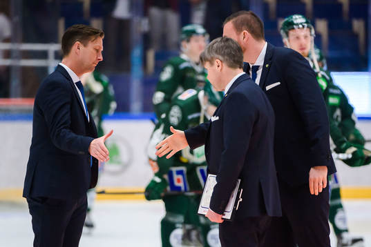 Färjestads tränare Johan Pennerborn deppar
