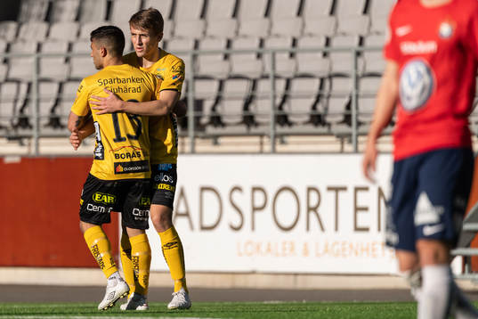 Elfsborgs Jack Cooper Love klappas om av Eduart Iljazi