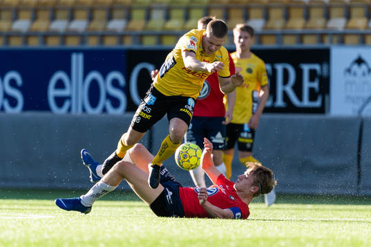 Elfsborgs Kevin Holmén och Örgrytes Gustav Forssell