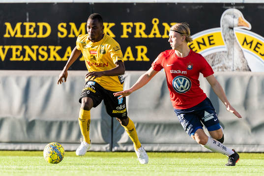 Elfsborgs Prince Isaac Kouame och Örgrytes Tim Stolt