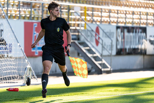 Assisterande domare Lukas Hermansson