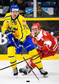 Lucas Elvenes of Sweden and Phillip Bruggisser of Denmark