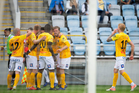 Falkenbergs spelare jublar