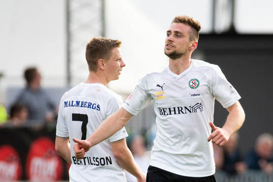 Örebros Filip Rogic jublar