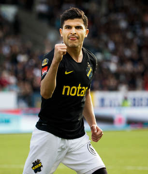 s Tarik Elyounoussi gör 1-1 och jublar