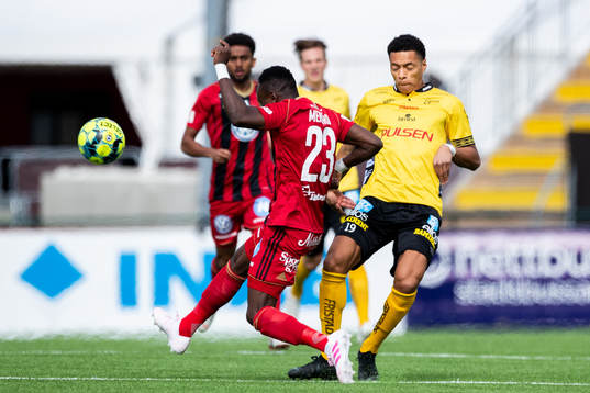 Östersunds Samuel Laryea Mensiro och Elfsborgs Kevin Kabran
