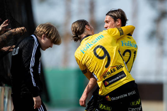 Elfsborgs Jonathan Levi jublar med Pawel Cibicki