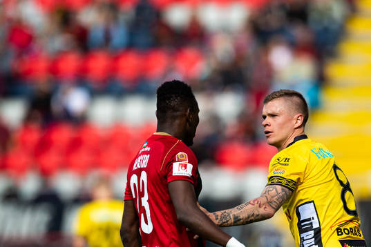 Östersunds Samuel Laryea Mensah och Elfsborgs Samuel