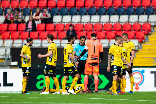 Elfsborgs Joakim Nilsson ligger och har ont